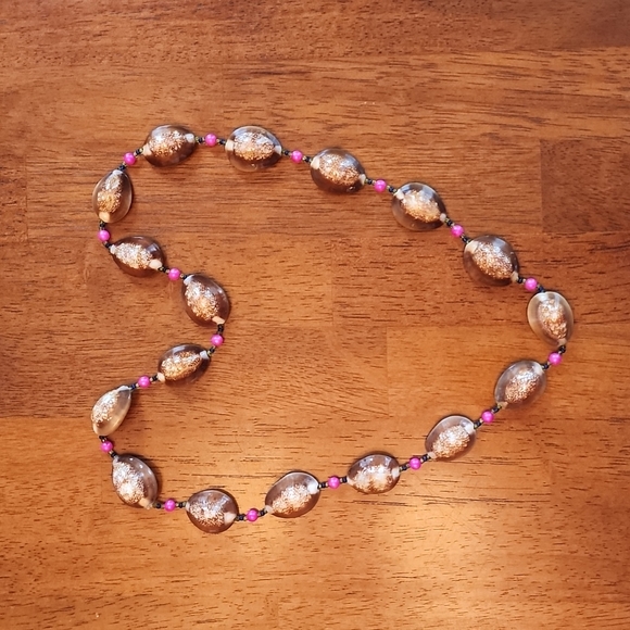 Vintage Tiger Cowrie Shell Necklace - Picture 4 of 9